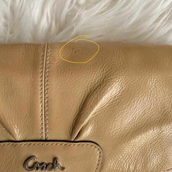 Coach Ashley Taupe Pattent Leather Flap Closure Credit Card Wristlet Wallet - Picture 4 of 8